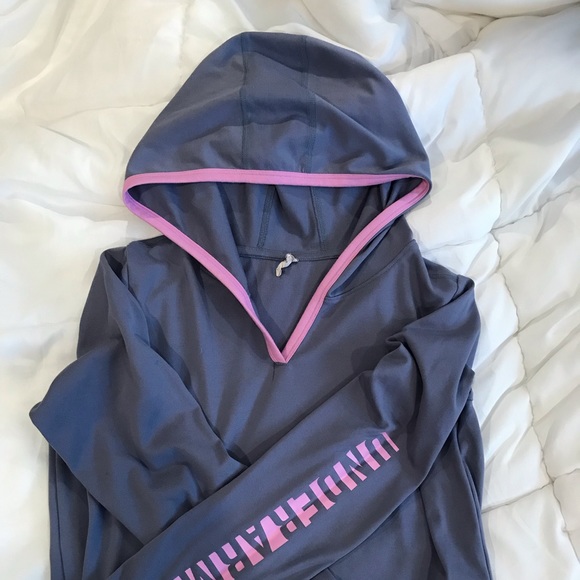 Under Armour Other - Girls Under Armour gray hooded pullover